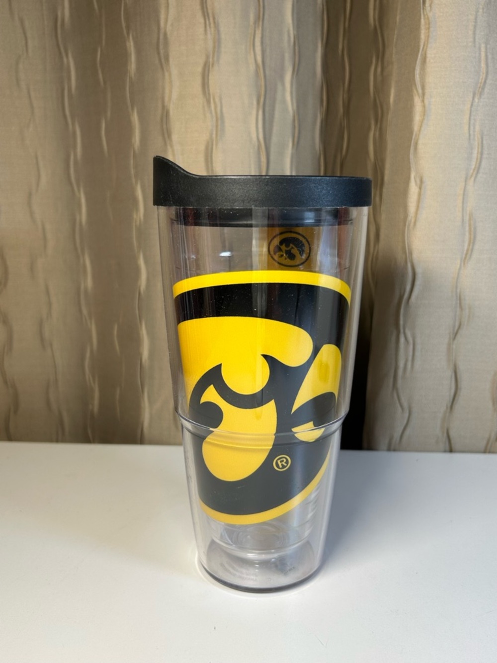 Tervis Iowa Hawkeyes Insulated Tumbler Black Lidded Plastic Cup Hot Cold 24 oz